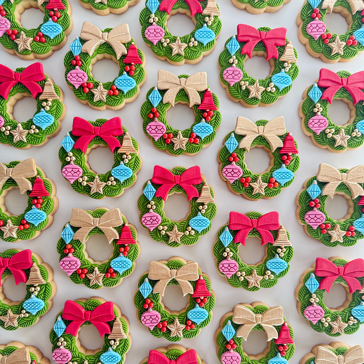 Single_Christmas_Wreath_by_Lorena_s_Sweets_02